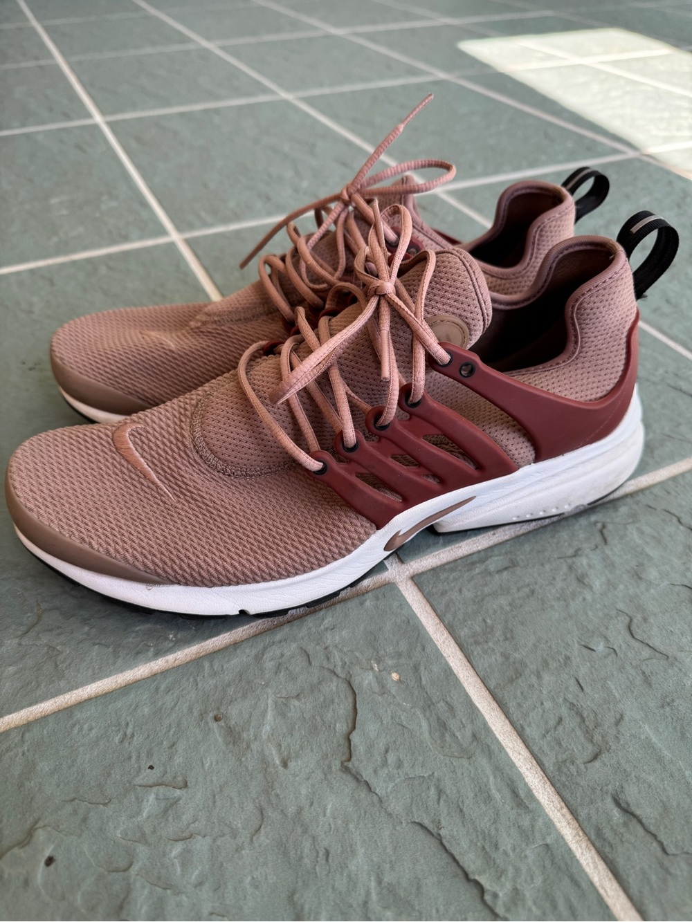 Nike Presto Women’s Size 12 Dusty Rose Burgundy Sneakers